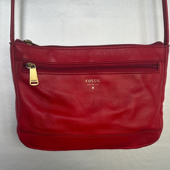 FOSSIL Purse Crossbody Shoulder Bag Red Leather Brass Multiple Pockets Zip Close - Picture 1 of 10